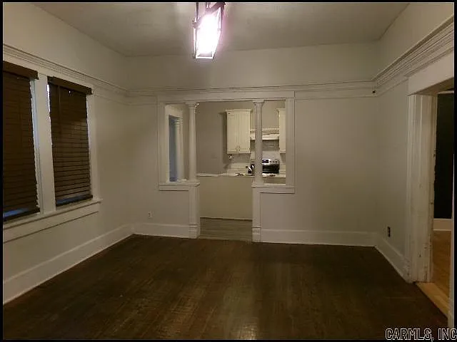 303 E Nichols St — Photo 11