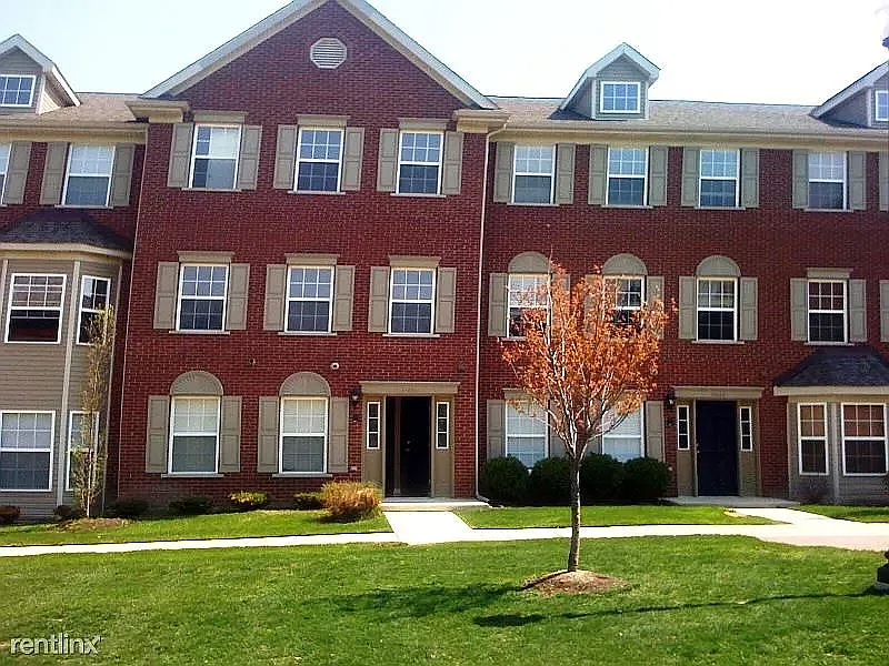3 bed, 2.5 bath, 1800 sqft, $2,300 — Photo 4
