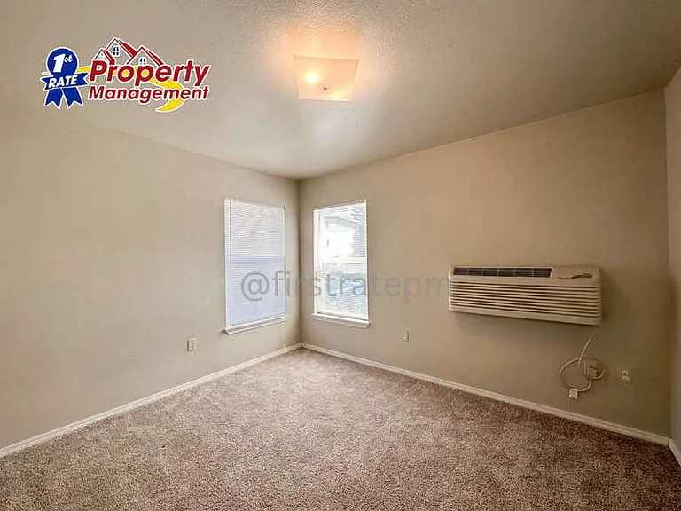 850 W Belmont St #204 — Photo 11