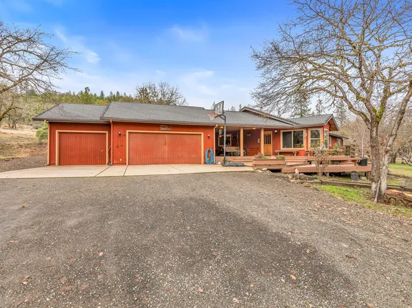 3941 Rogue River Dr, Eagle Point, OR 97524