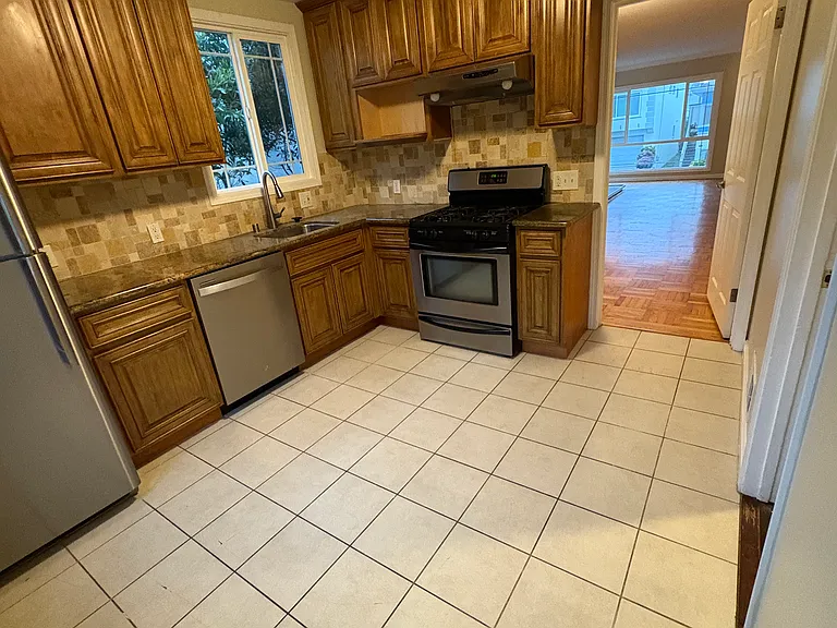 35 Crestview Ave — Photo 2