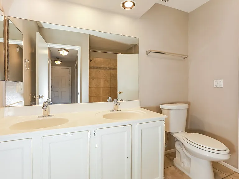 1915 S 39th St #7 — Photo 15