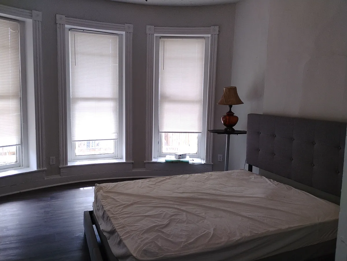 Semi furnished premium/large bedroom with bay windows. $950 a month - 3917 Park Heights Ave
