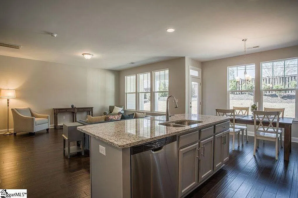 103 Coogan Ln — Photo 4