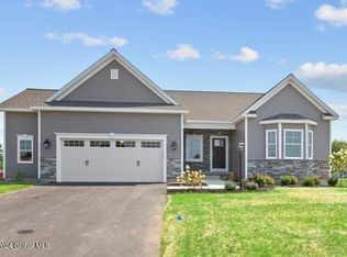 31 Magnolia Dr, Clifton Park, NY 12065