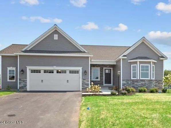 31 Magnolia Drive, Halfmoon, NY 12065