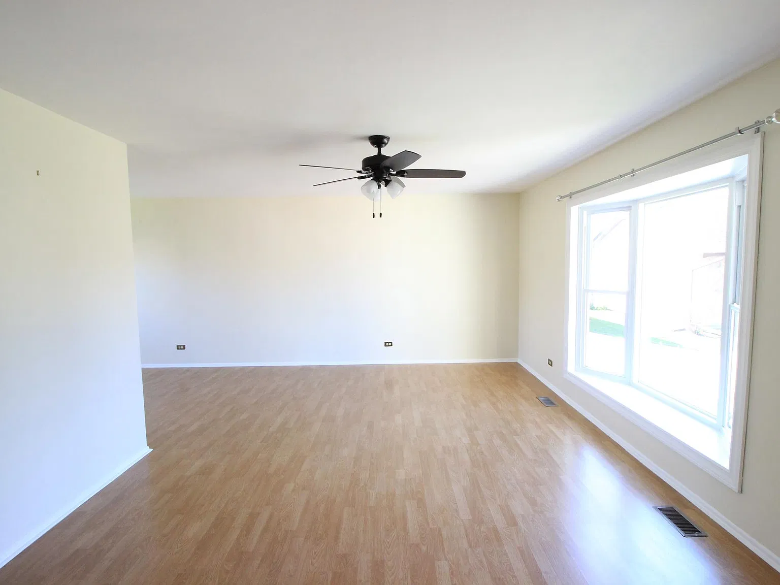 3 bed, 1.5 bath, 1763 sqft, $2,700 — Photo 2