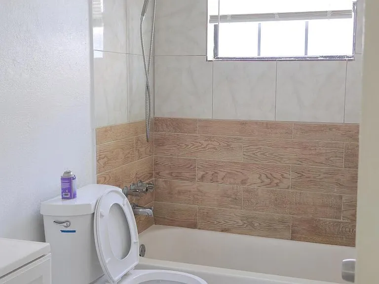 255 SW 12th St #2 — Photo 14