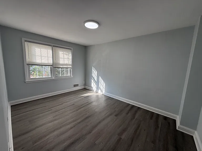 4 Winthrop Ct — Photo 4