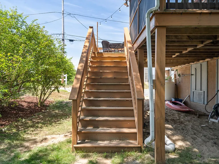 129 Old Point Rd — Photo 24