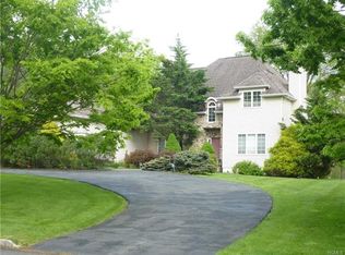 29 Coe Farm Rd, Suffern, NY 10901