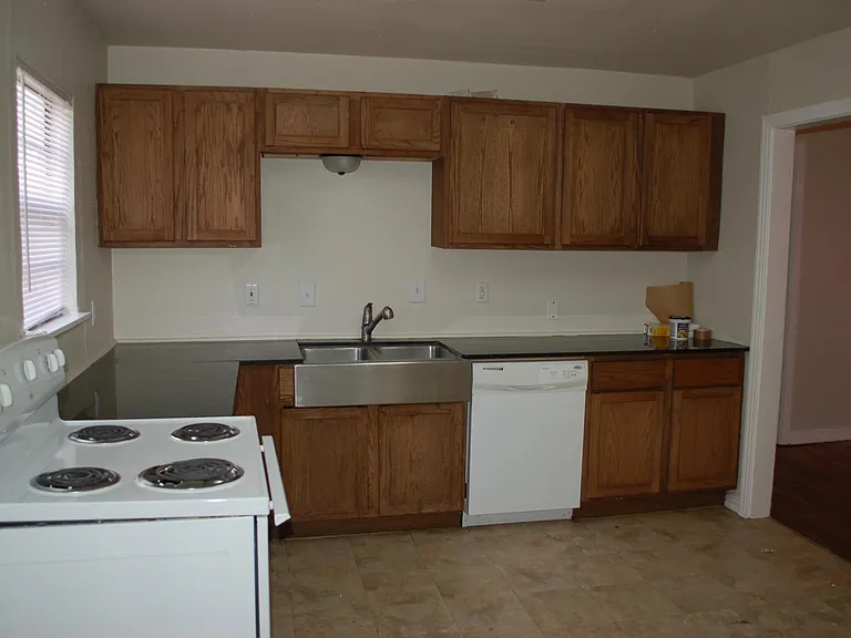 505 Pemberton Dr — Photo 3