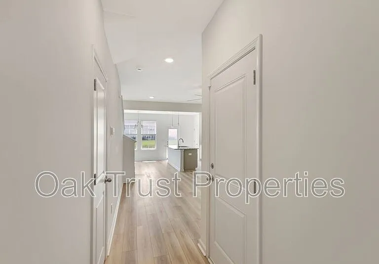 500 Trotters Ln — Photo 6