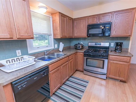 4th image of 435 Dumbarton Blvd