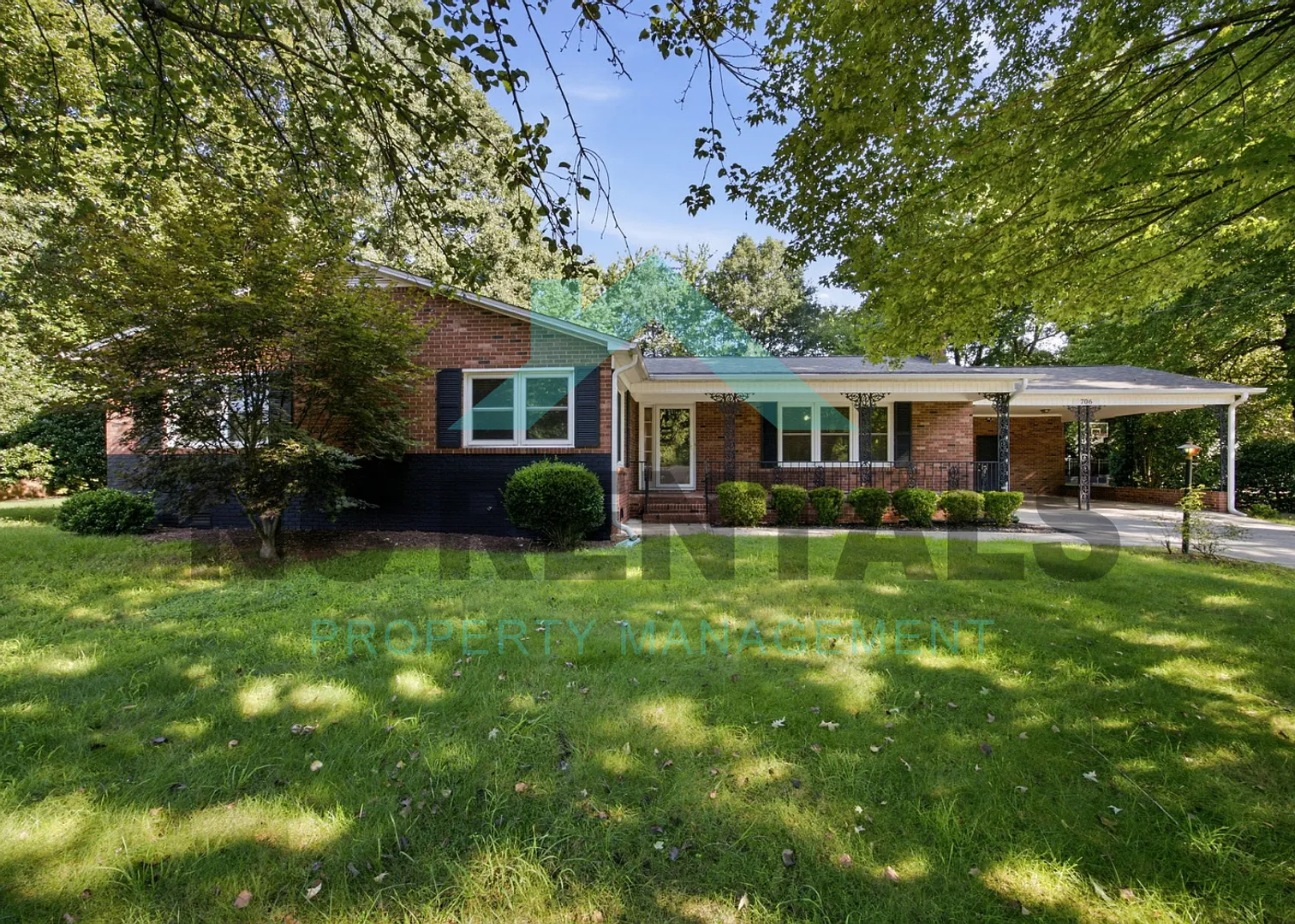 Radiantly Captivating Residence in Statesville — Photo 1