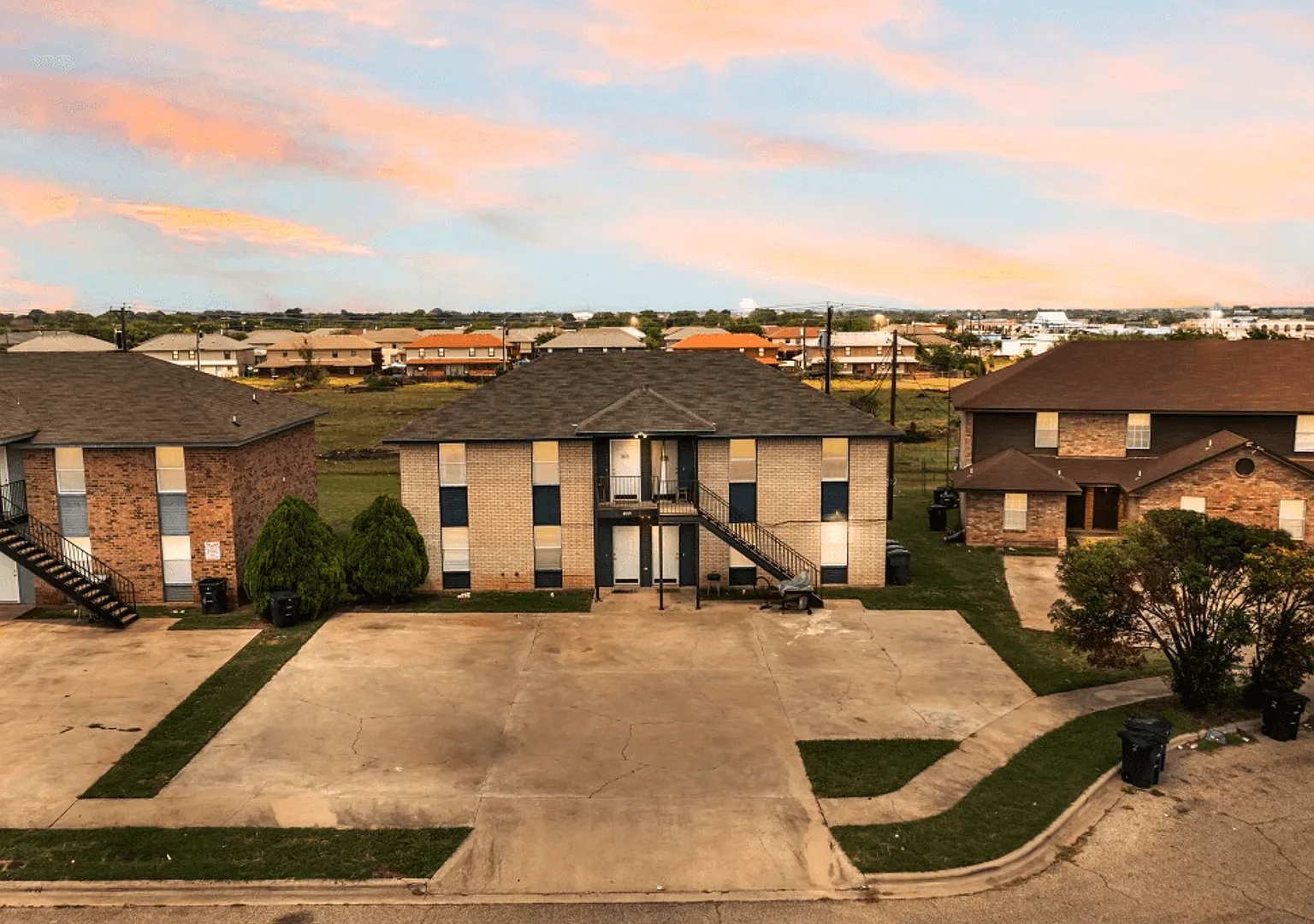 1105 Horizon Dr — Photo 2