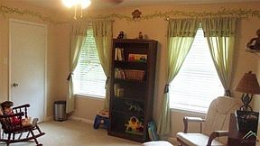 5th image of 302 Asbury St