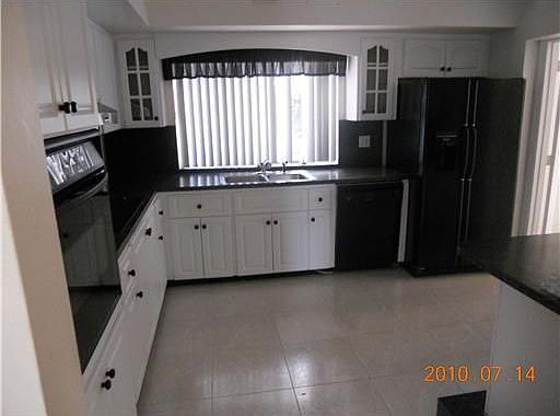 2nd image of 841 Oleander Dr