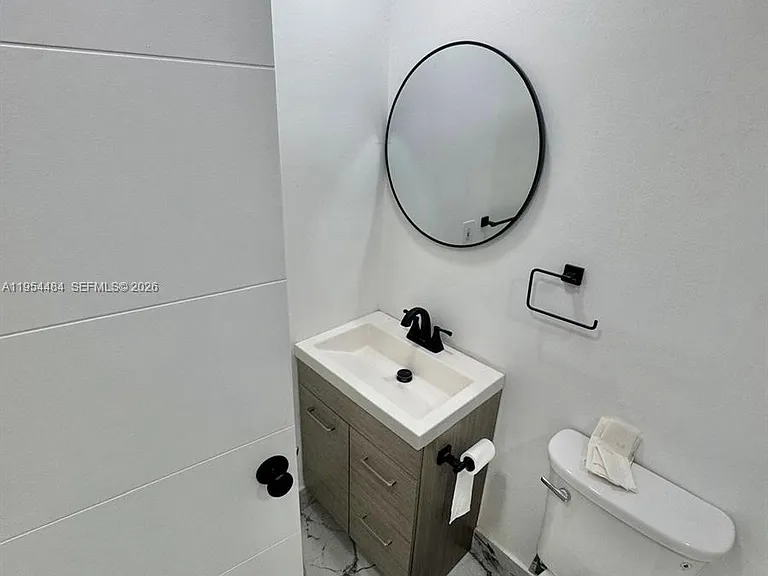 555 NE 70th St #STUDIO — Photo 8