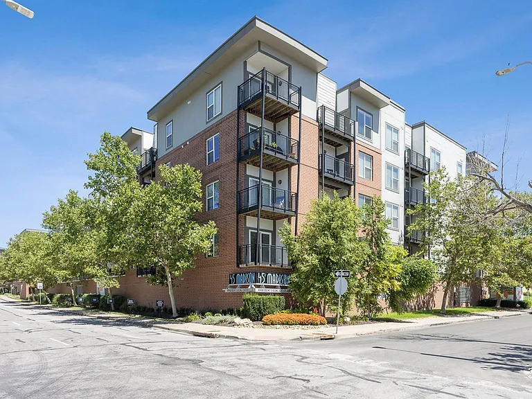 45 Madison Apartments — Photo 2