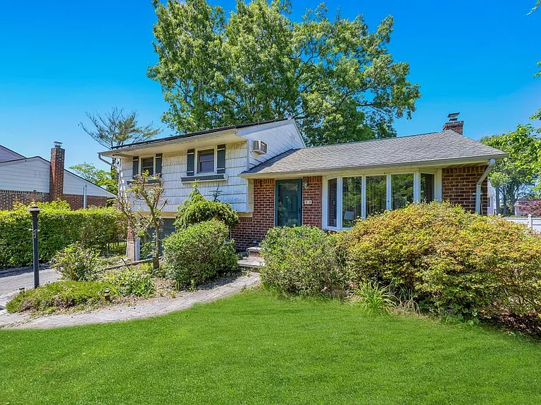 20 Switzerland Rd — Photo 1
