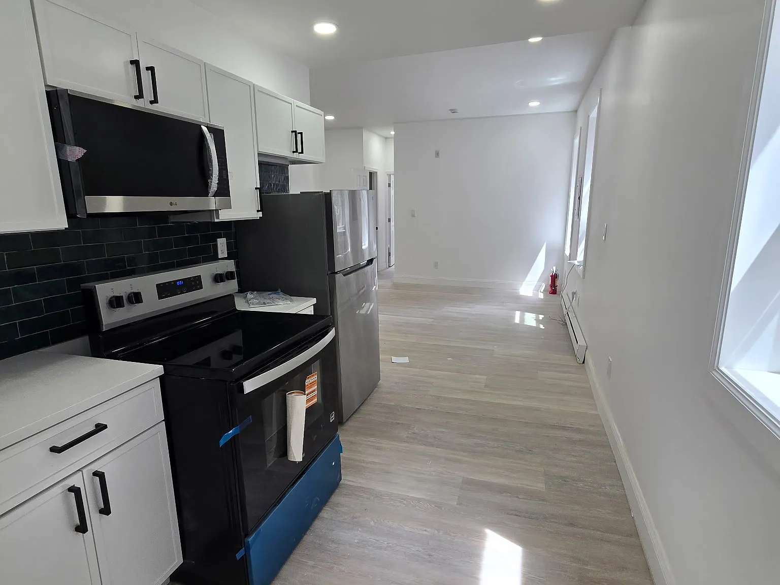 1 bed, 650 sqft, $1,300 — Photo 3