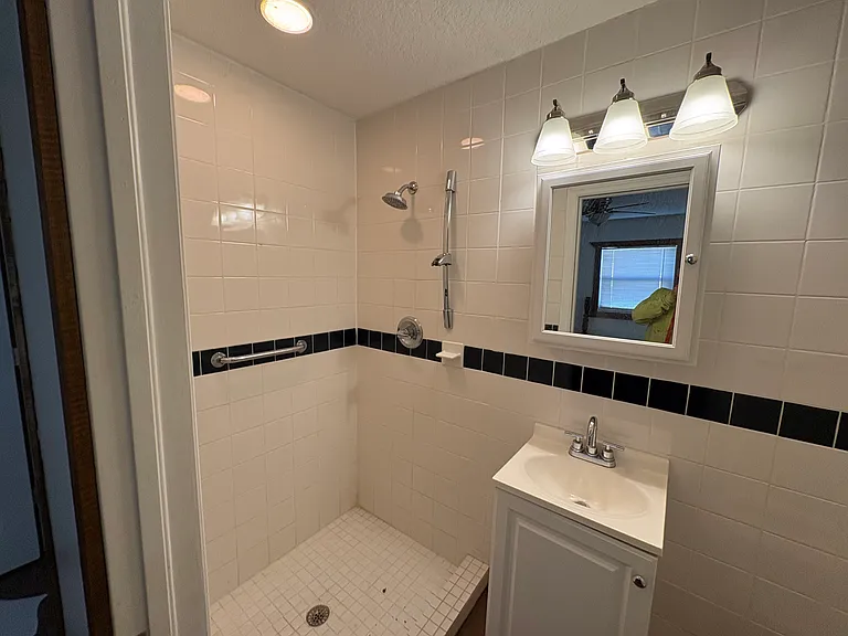 513 Greenbrough Dr — Photo 8