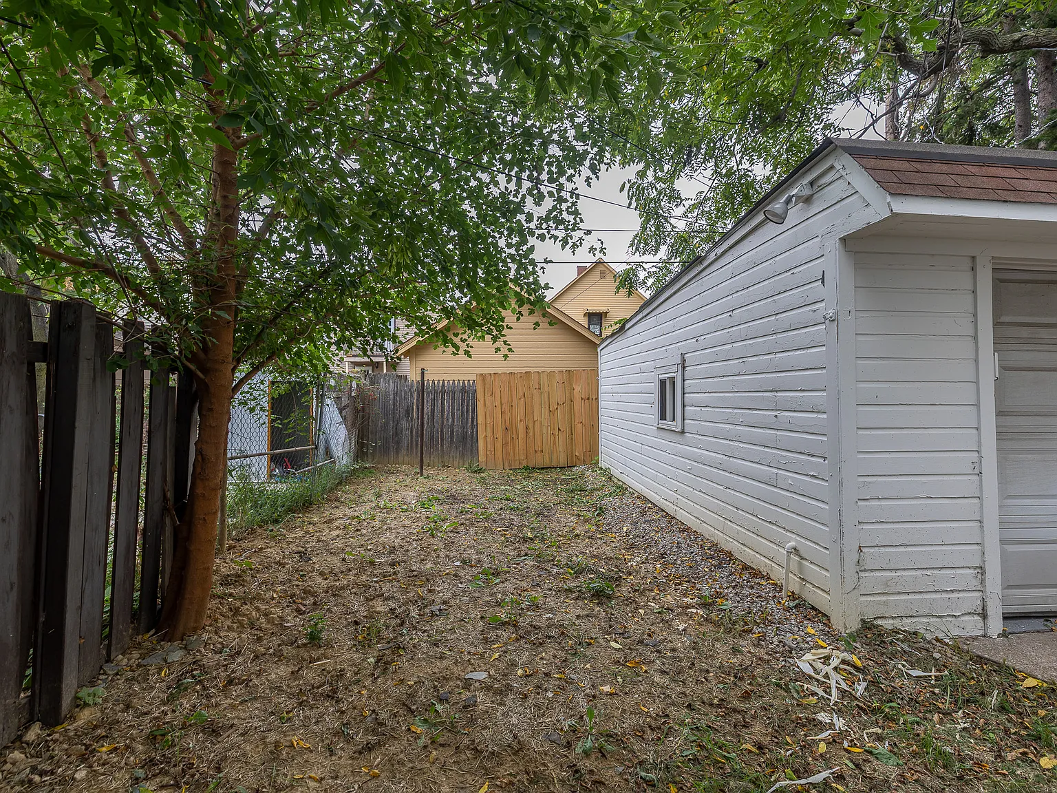 Charming 2 bedroom Unit — Photo 4