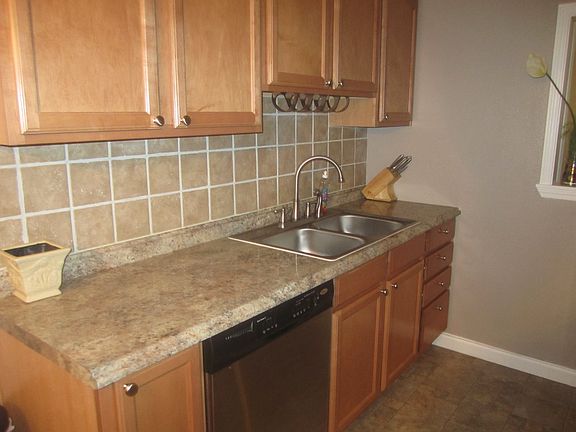 2nd image of 695 32nd St Unit 6