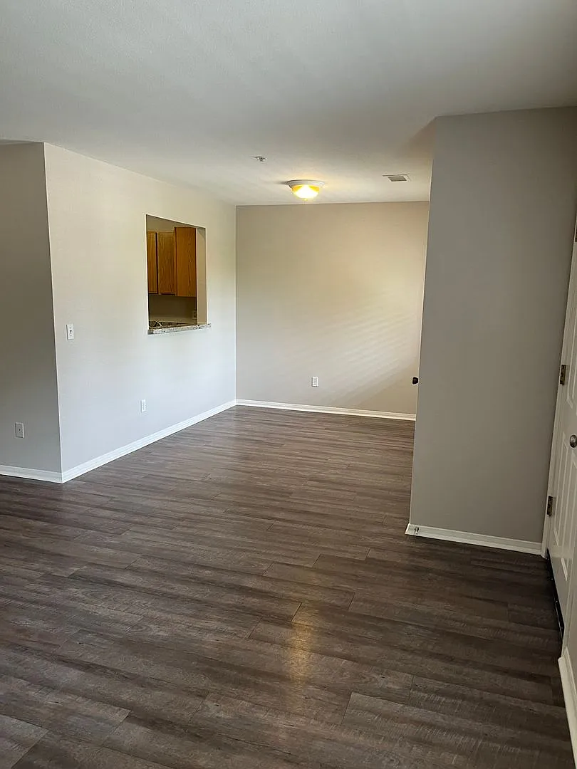 S-1031 Villa Cortez Apartments — Photo 4