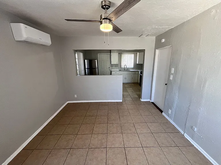 220 E Fort Lowell Rd — Photo 3