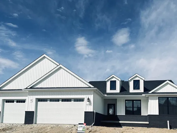 16442 Sleepy Hollow Dr, Fenton, MI 48430