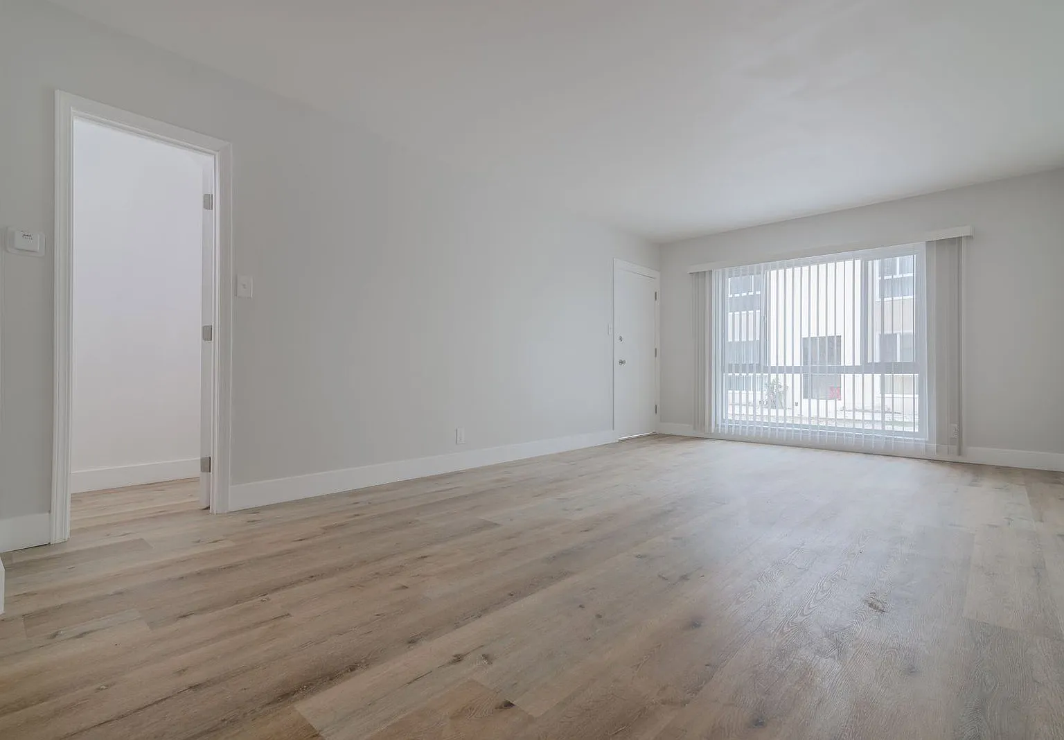2 bed, 1.5 bath, 825 sqft, $2,026 — Photo 4