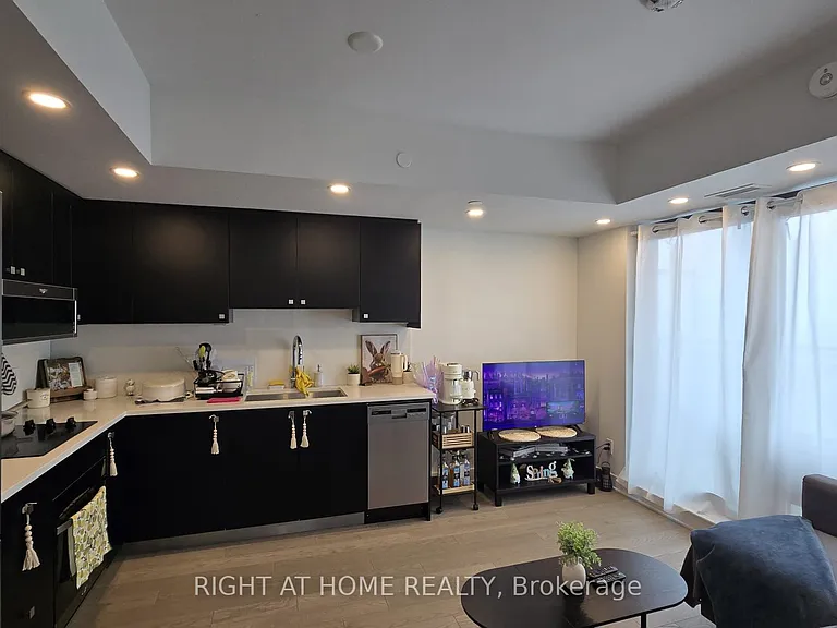 180 George St N #2405 — Photo 3