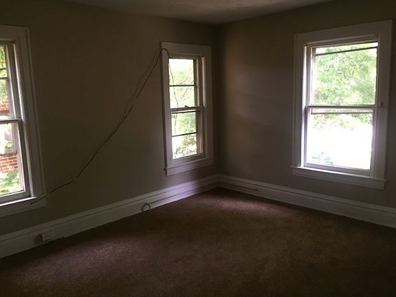 4th image of 615 10th Ave