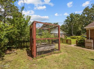 205 Oak Dr, Washington, NC 27889