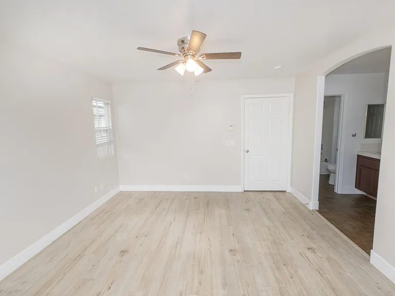 511 Stork St — Photo 21