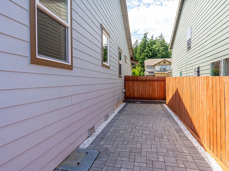1640 SW Downfield Way — Photo 29