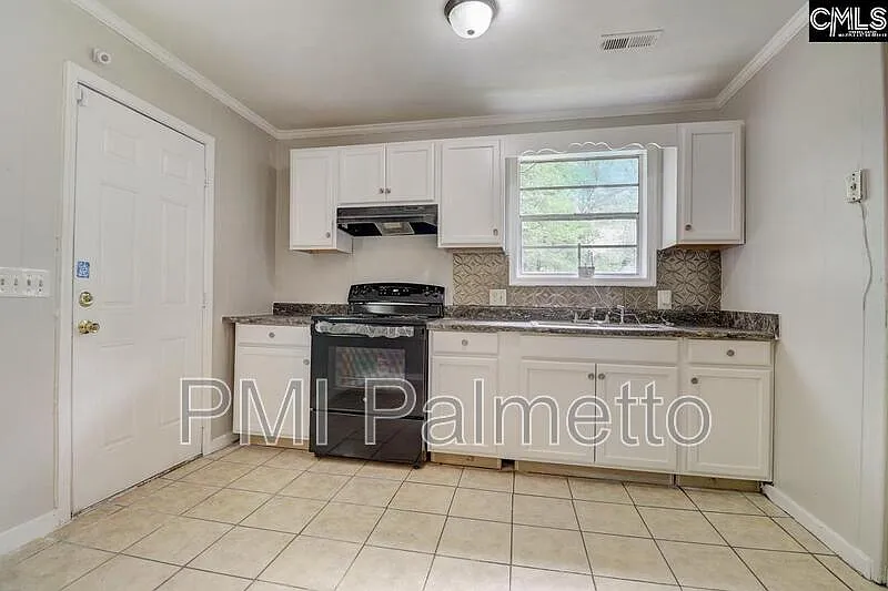 3 bed, 1.0 bath, 1008 sqft, $1,275 — Photo 4