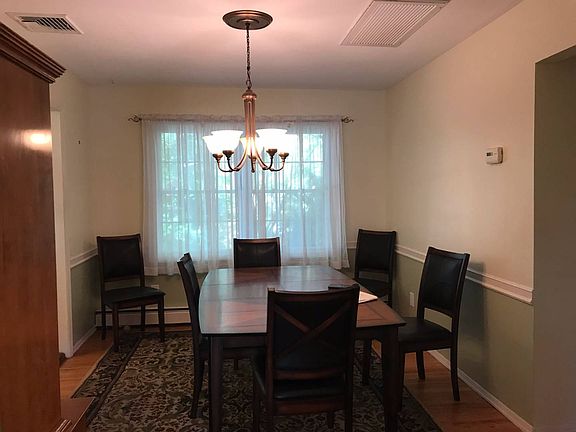 5th image of 11 Laurel Dr
