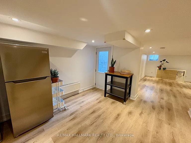 62 Palmerston Ave #LOWER — Photo 3