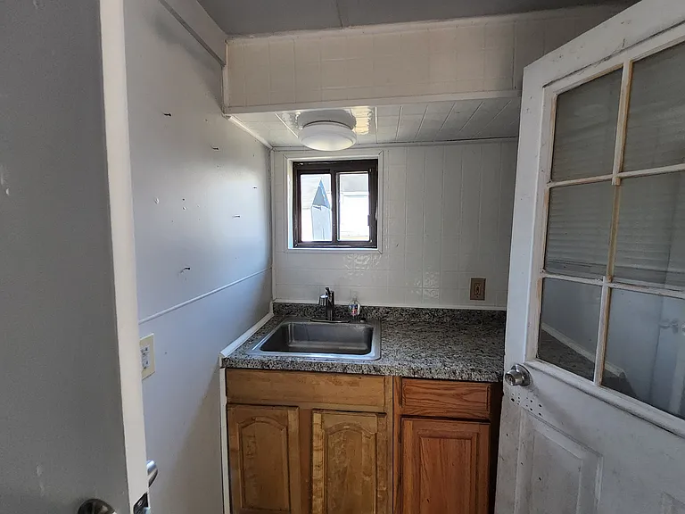274-278 Cold Spring Rd #5 — Photo 6