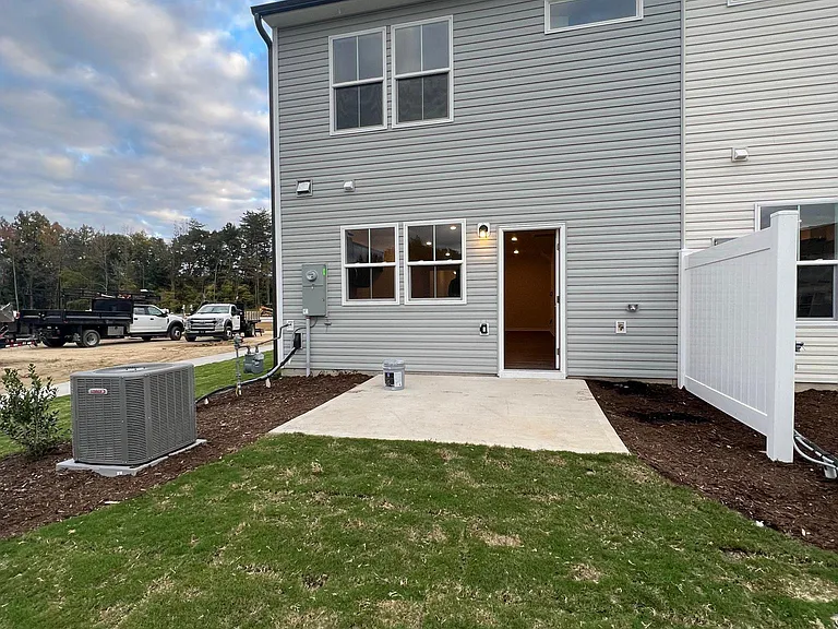 872 Falls Grove Trl — Photo 8
