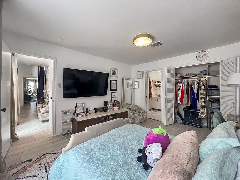 2358 Binley Dr — Photo 24