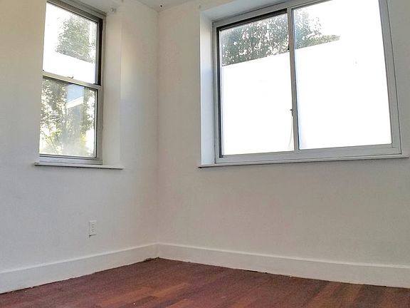 5th image of 20 Meserole St #1