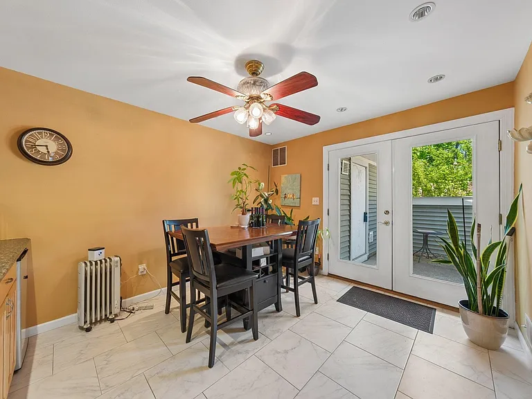 212 Westchester Ct #8 — Photo 8