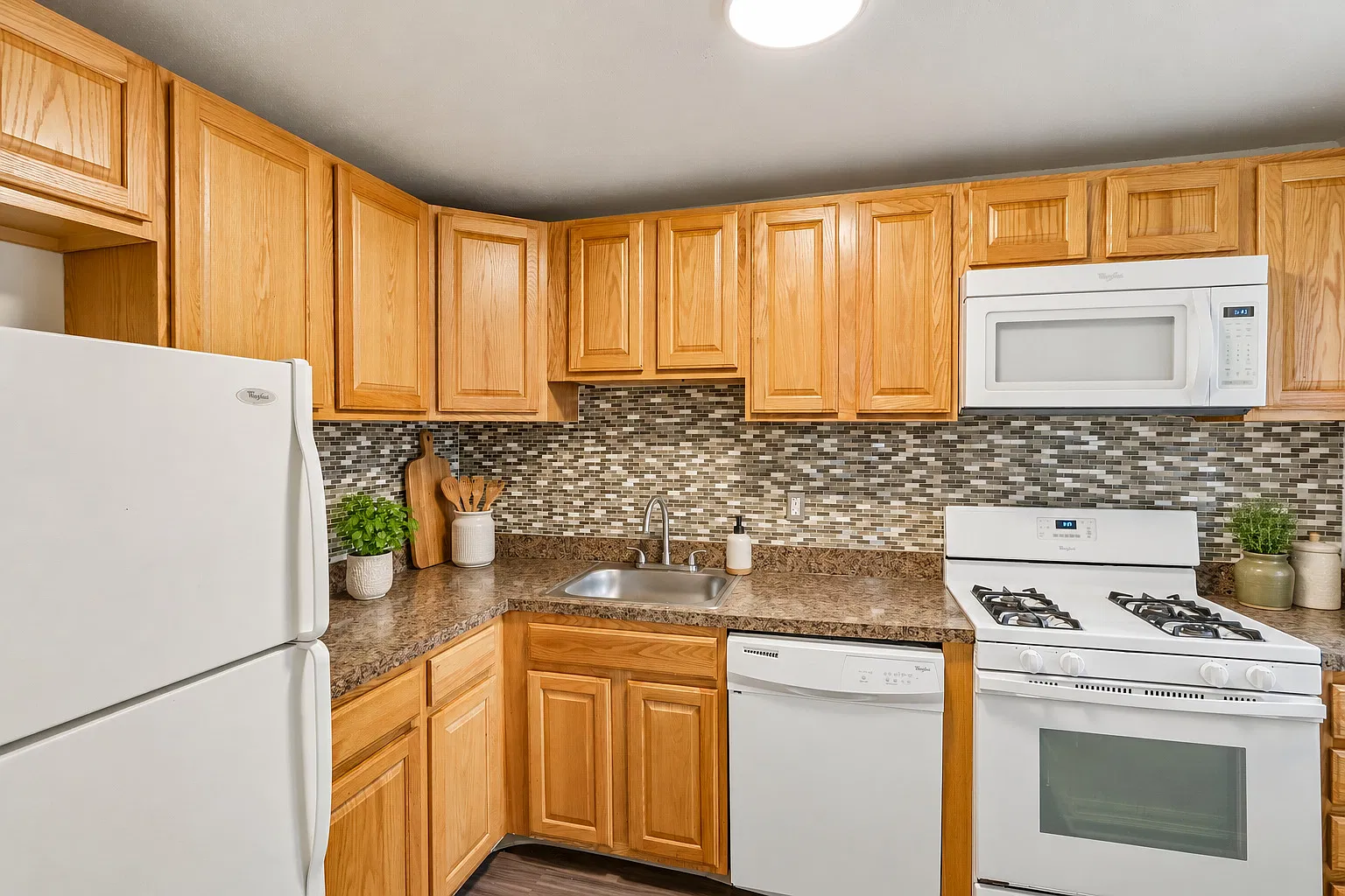 Curren Terrace Apartment Homes — Photo 2