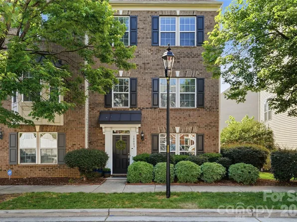 10005 Kings Parade Blvd, Charlotte, NC 28273