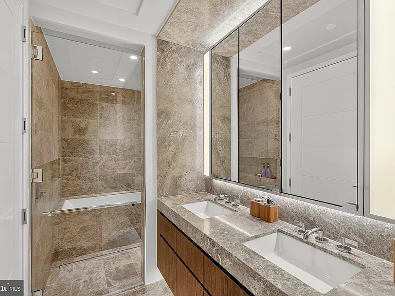 601 Wharf St SW #806 — Photo 10