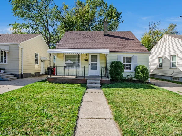 28767 Maple St, Roseville, MI 48066